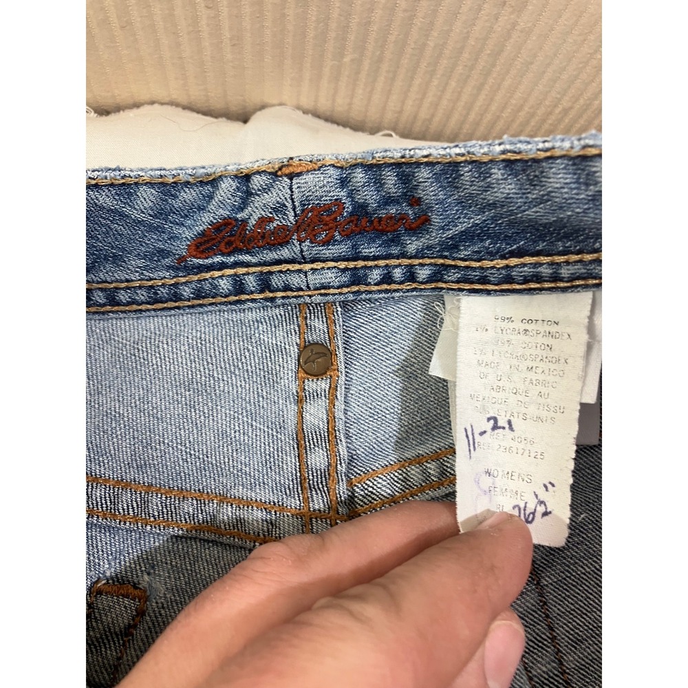 Eddie Bauer Womens Straight Leg Jeans Medium Wash Blue Stretch Denim Sz 8 Hemmed - Picture 2 of 14